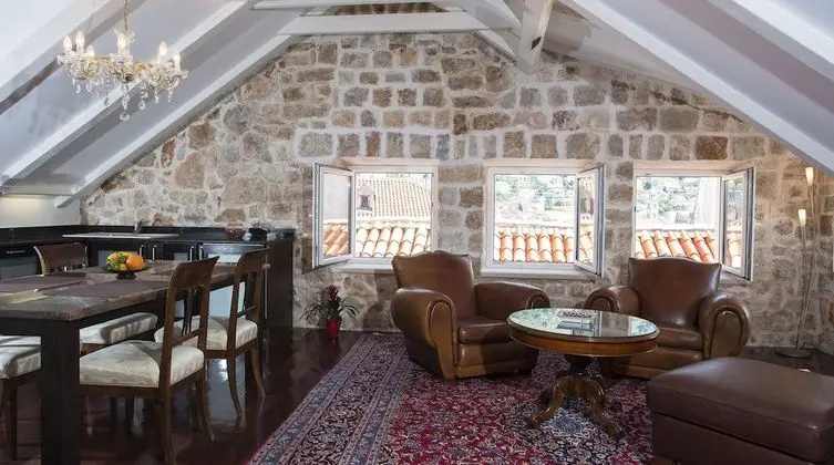 Villa Mirabilis