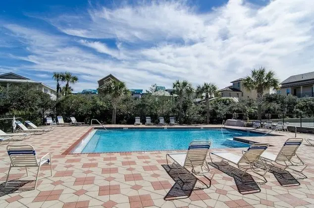 Miramar Beach Villas - Havuz