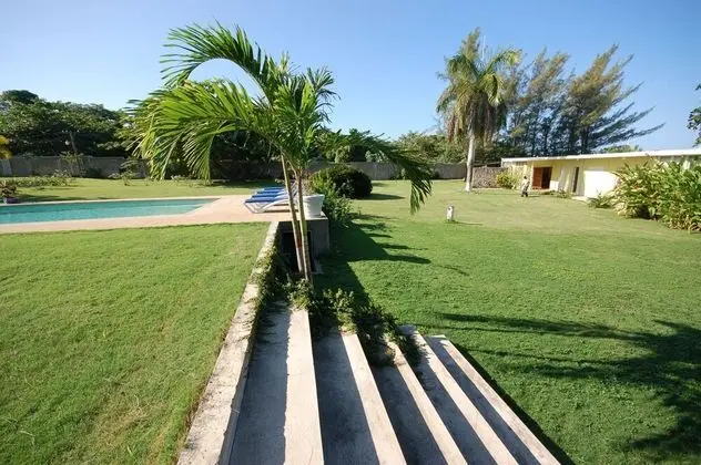 Miramar Villas, 6br by Jamaican Treasures - Dış Mekan
