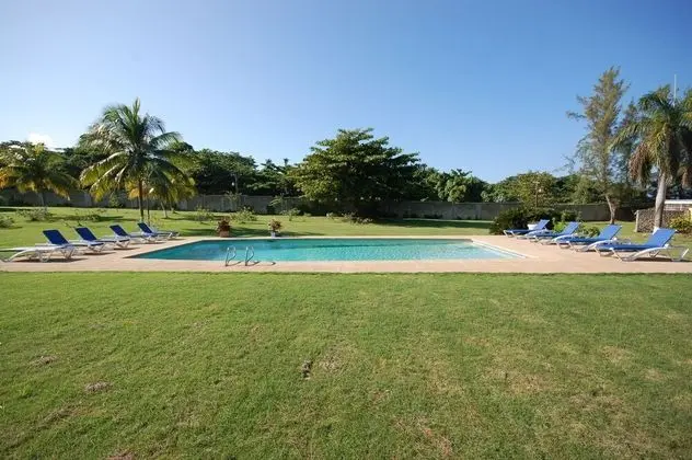 Miramar Villas, 6br by Jamaican Treasures - Havuz