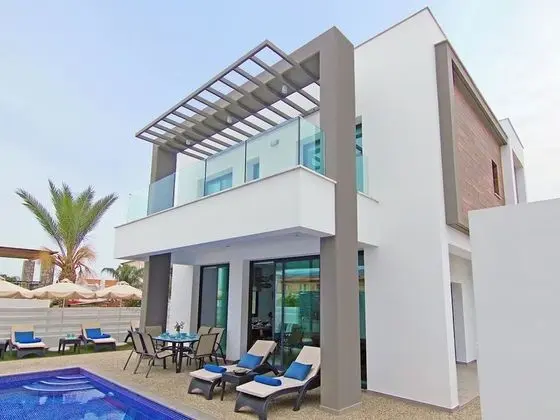 Mirella Paralimni in Paralimni