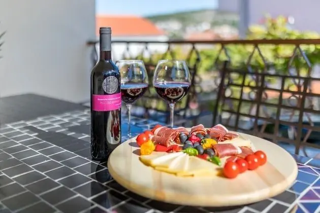 Mirica - Close to the Beach - A1