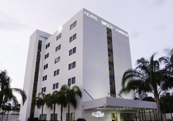 Hotel Misión Express Mérida Alta Brisa - Dış Mekan