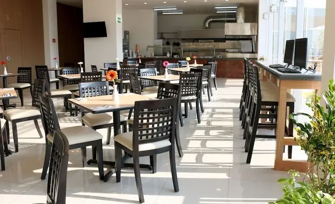 Hotel Misión Express San Juan Del Río - Yerinde Yemek