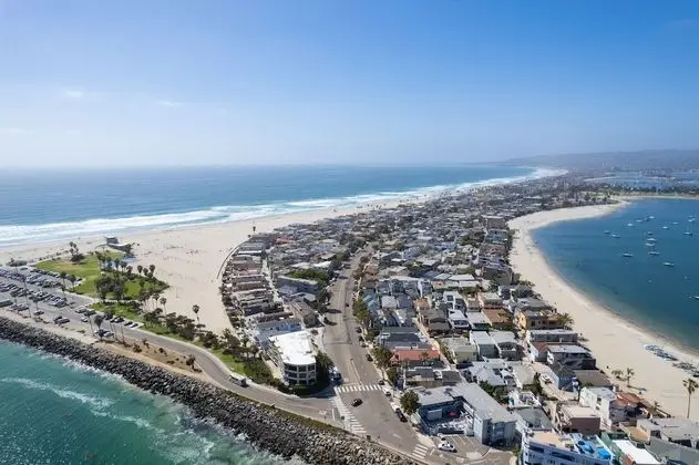 Mission Point 1 by Avantstay San Diego Beach House w/ Huge Patio & Fire Pit Walk to Beach! - İç Mekan