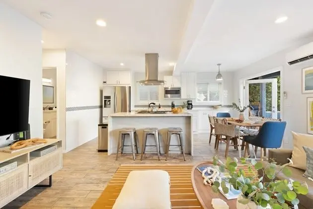 Mission Point 1 by Avantstay San Diego Beach House w/ Huge Patio & Fire Pit Walk to Beach! - İç Mekan
