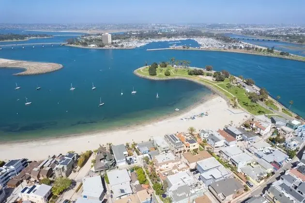 Mission Point 1 by Avantstay San Diego Beach House w/ Huge Patio & Fire Pit Walk to Beach! - İç Mekan