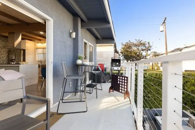 Mission Point 2 by Avantstay Mission Beach Home w/ Large Balcony Steps to Beach! - İç Mekan
