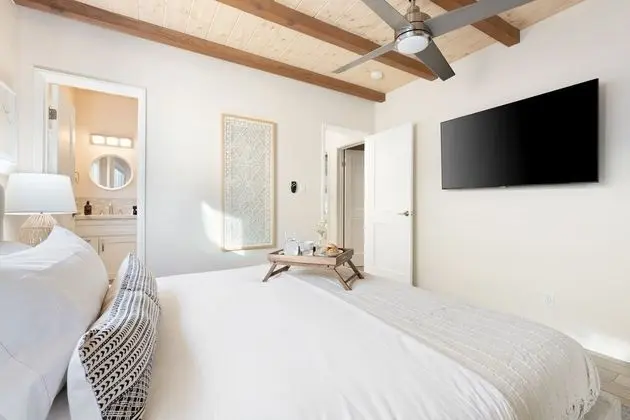 Mission Point 2 by Avantstay Mission Beach Home w/ Large Balcony Steps to Beach! - İç Mekan
