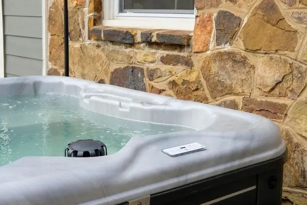 The Mission Rock House - Historic DT Fayetteville Home - HOT Tub! - Spa