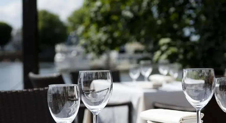 Mitre Hotel - Genel