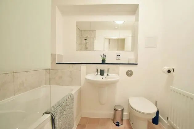 MK Hub Apartment with Oak Furniture - Banyo Tipleri