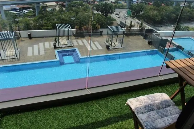 MLH Deluxe Studio Suites @ Landmark Residence