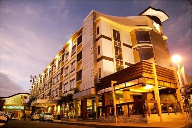 MO2 Westown Hotel Iloilo - Dış Mekan