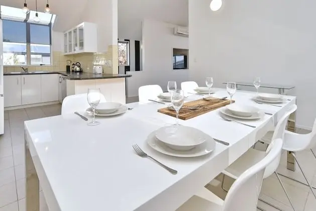 Moa Place - Christchurch Holiday Homes - Yerinde Yemek
