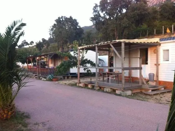 Mobile Home A Saliva