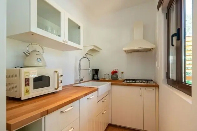 Mobile Home Rock Samphire 1