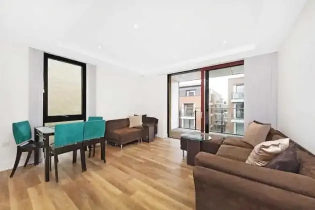 Modern 1 Bedroom Apartment With Balcony in Earlsfield - Oda Düzeni