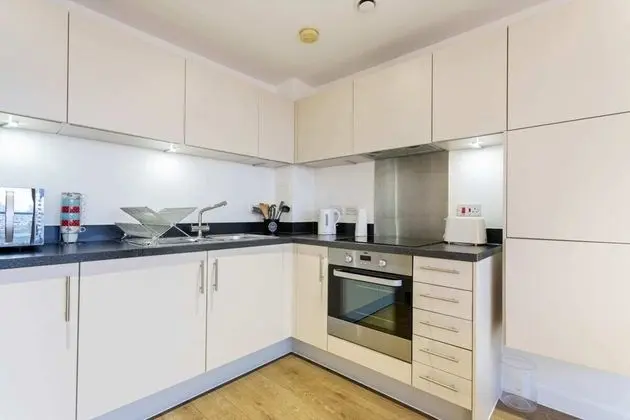Modern 1 Bedroom Apartment Near Canary Wharf With Balcony - Mutfak