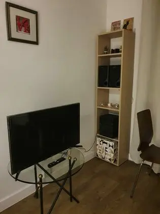Modern 1 Bedroom Apartment Near Canary Wharf With Balcony - Oda Düzeni
