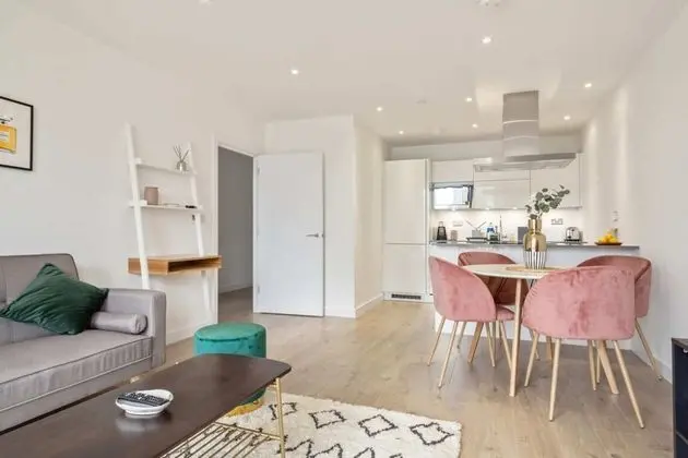 Modern 1 Bedroom Apartment Near Olympic Park - Mutfak