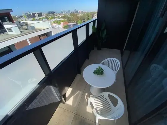 Modern 1 Bedroom Apartment South Yarra