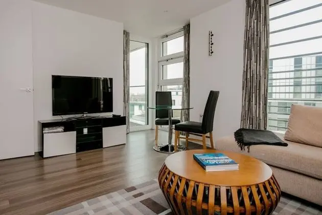 Modern 1 Bedroom Flat in Wandsworth - Oda Düzeni