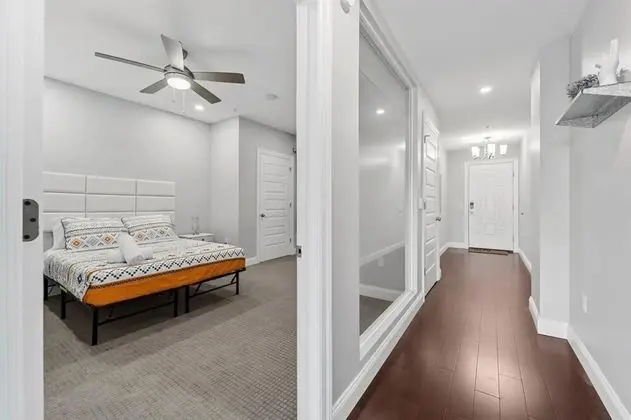 Modern 1 Bedroom Next Door to PPG Arena - İç Mekan