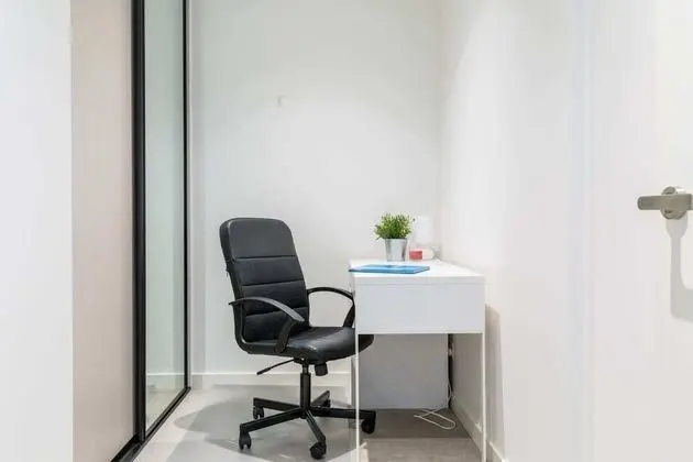 Modern 1 Bedroom in Tranquil Parklands