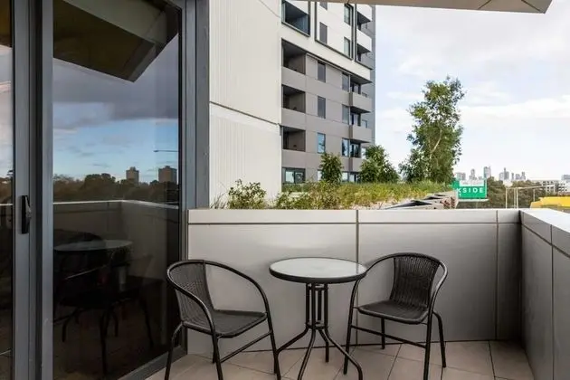 Modern 1 Bedroom in Tranquil Parklands