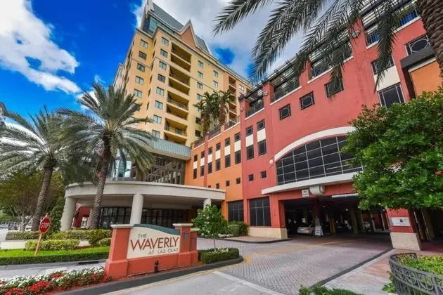 Modern 1B Condo w City Skyline Views in Las Olas