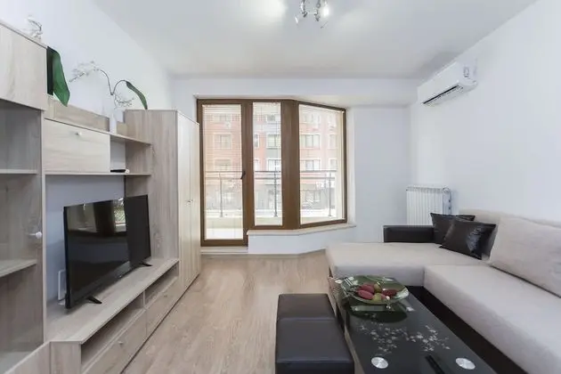 Modern 1bdr Apartment Near Center - Free Parking