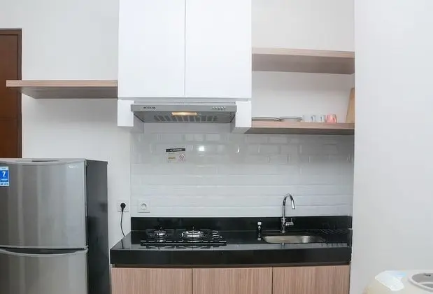 Modern 1BR at Ciputra World 2 Apartment - Mutfak