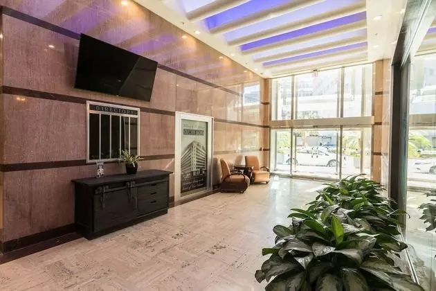 Modern 1BR Condo in California Building - Lobi