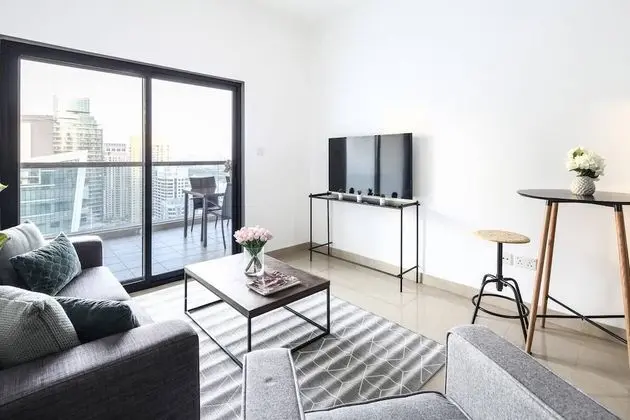 Modern 1BR w/ Gorgeous Marina Views! Sleeps 4 - İç Mekan