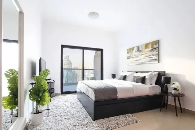Modern 1BR w/ Gorgeous Marina Views! Sleeps 4 - Öne Çıkan Resim