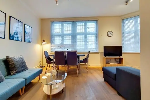 Modern 2 Bed & 2 Bath- Leicester Square
