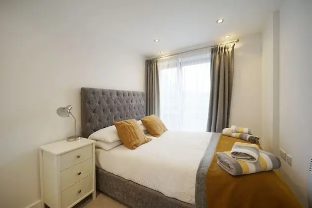 Modern 2 Bed Apartment With Juliet Balcony - DHB Stays - Oda