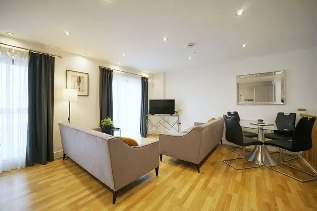 Modern 2 Bed Apartment With Juliet Balcony - DHB Stays - Öne Çıkan Resim