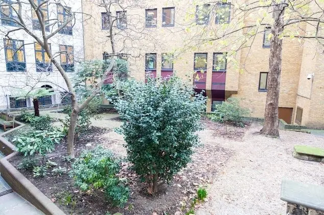 Modern 2 bed flat in historic building