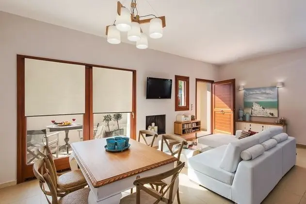 Modern 2-bed House in the City Centre Fira