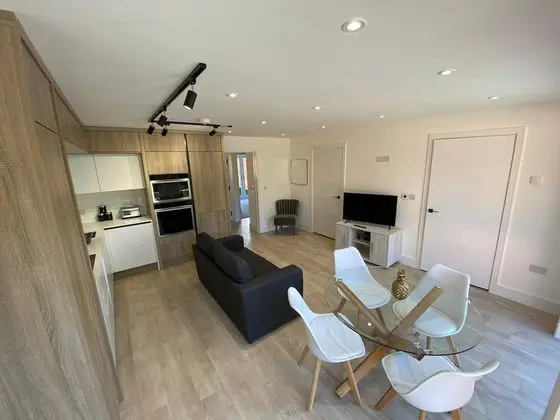 Modern 2 Bedroom 2 Bathroom flat - Oda Düzeni