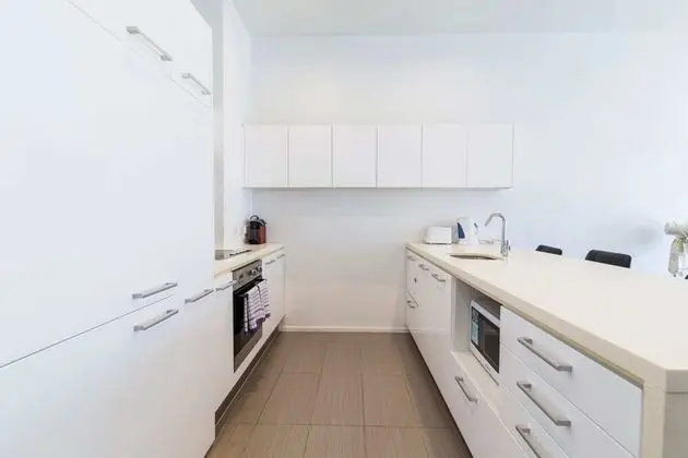 Modern 2 Bedroom Apartment in Auckland CBD With Parking - Mutfak