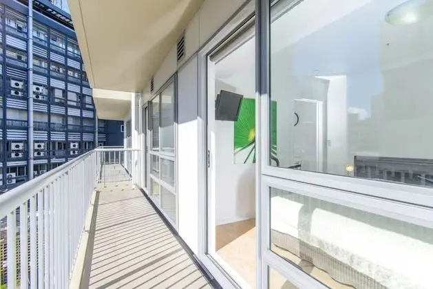 Modern 2 Bedroom Apartment in the CBD