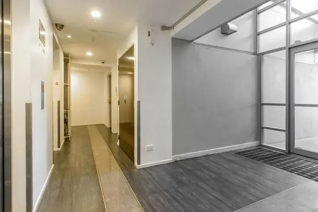 Modern 2 Bedroom Apartment in the CBD - Lobi