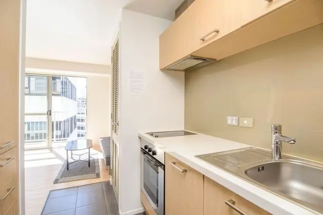 Modern 2 Bedroom Apartment in the CBD - Mutfak