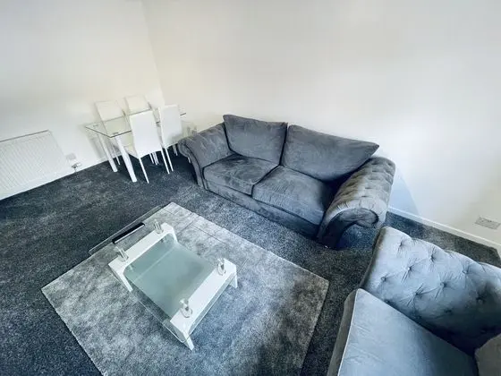 Modern 2 Bedroom Apartment With Free Parking - İç Mekan