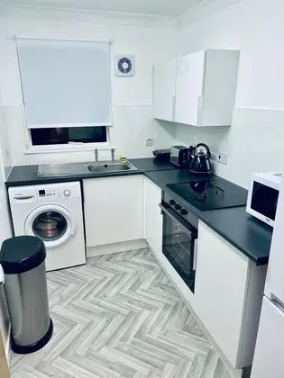Modern 2 Bedroom Apartment With Free Parking - Mutfak