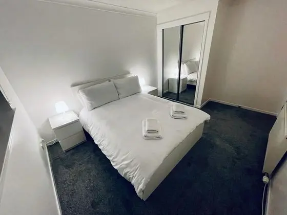 Modern 2 Bedroom Apartment With Free Parking - Oda