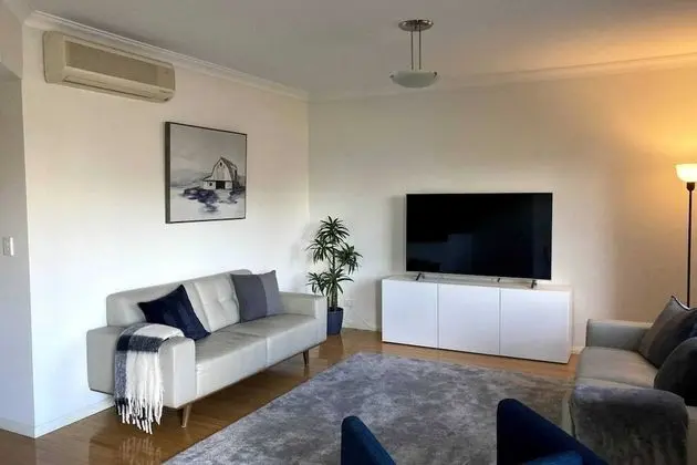 Modern 2 Bedroom Apartment in Perth - İç Mekan